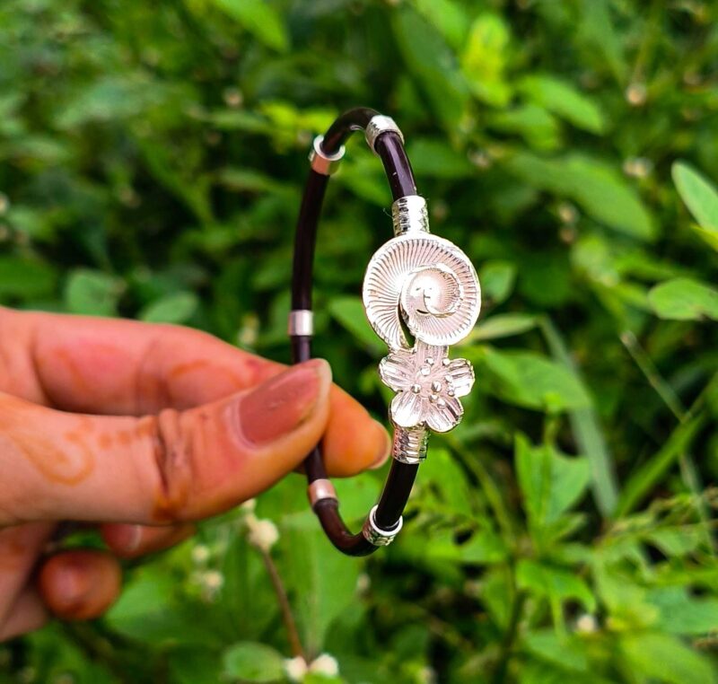 Silver Flower Noa Bangle Black ( One Piece )