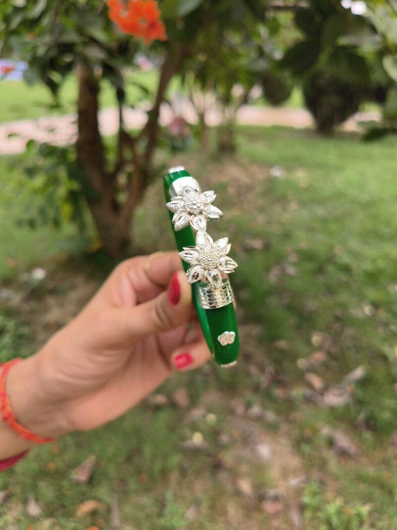 Buy Silverji Handmade Green Flower Shape Pola Bangle ( One Piece ) - Image 2